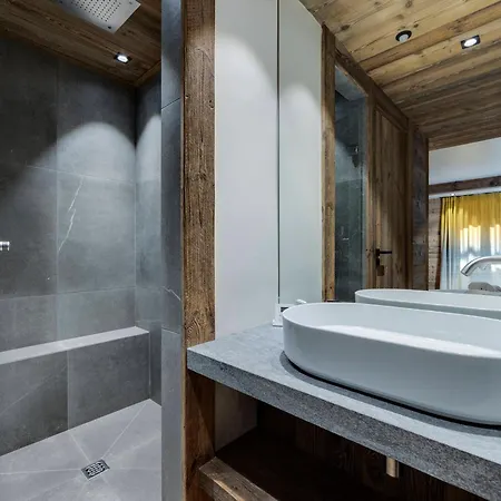 Apartment 95m², Sud-est, Jacuzzi, Val D'isere, 4 Suites, Parking, Animaux Ok - Fr-1-567-73 *