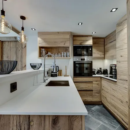 95m², Sud-est, Jacuzzi, Val D'isere, 4 Suites, Parking, Animaux Ok - Fr-1-567-73 *